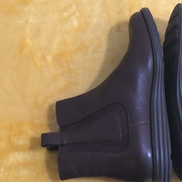 EUC COLE HAAN Brown Leather Lightweight Booties Slip On Low Heel 5” Shaft Height - Picture 8 of 11